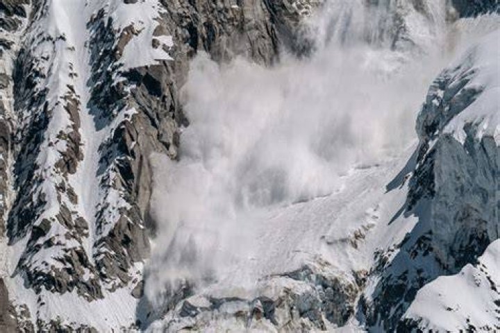 
28 stranded due to avalanche in Uttarakhand 