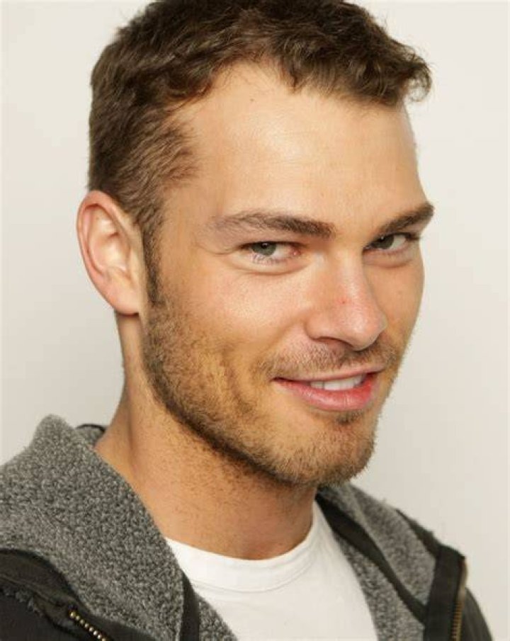 Actor Shawn Roberts’ Wiki: Net Worth, Wife, Height, Is He Gay?