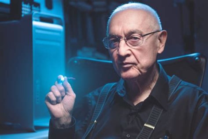 
American Engineer, Nick Holonyak, Who made LED, dies at 93 