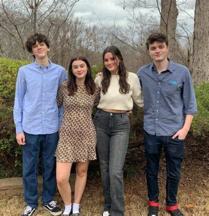 
Audrey Holcomb Father And Mother Raised Her With Her Three Siblings 