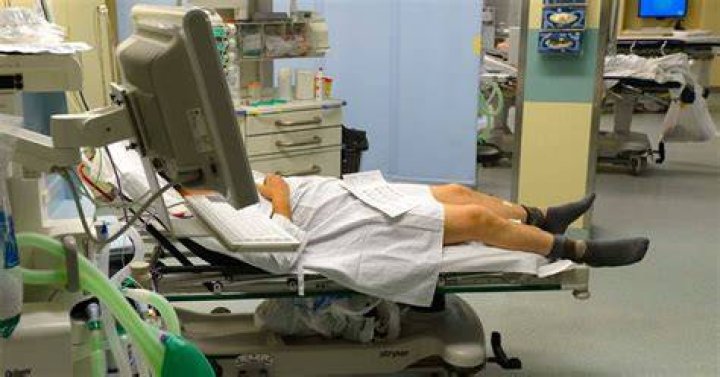 
‘Bum pong!’: Drunk man hospitalized as he inserts drinking glass into rectum for ‘sexual gratification’ 