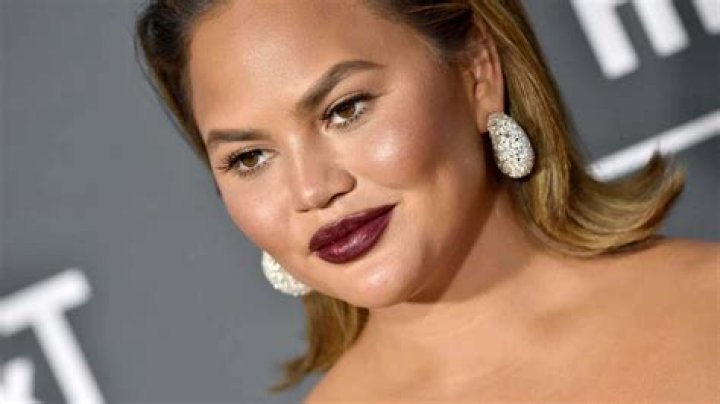 
Chrissy Teigen Height, Weight, Net Worth, Age, Birthday, Wikipedia, Who, Instagram, Biography 