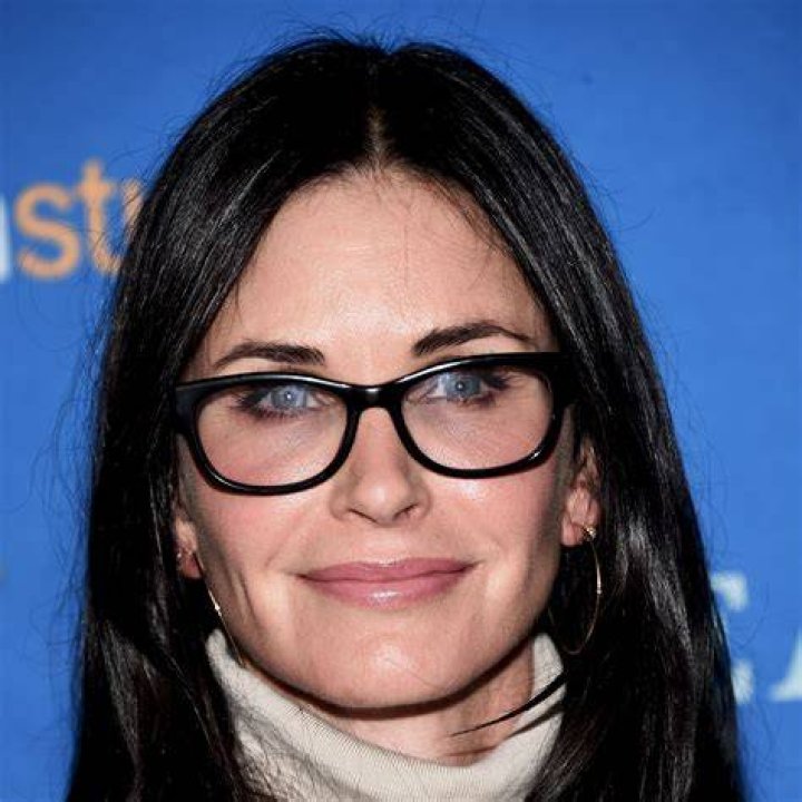 
Courteney Cox Height, Weight, Net Worth, Age, Birthday, Wikipedia, Who, Nationality, Biography 