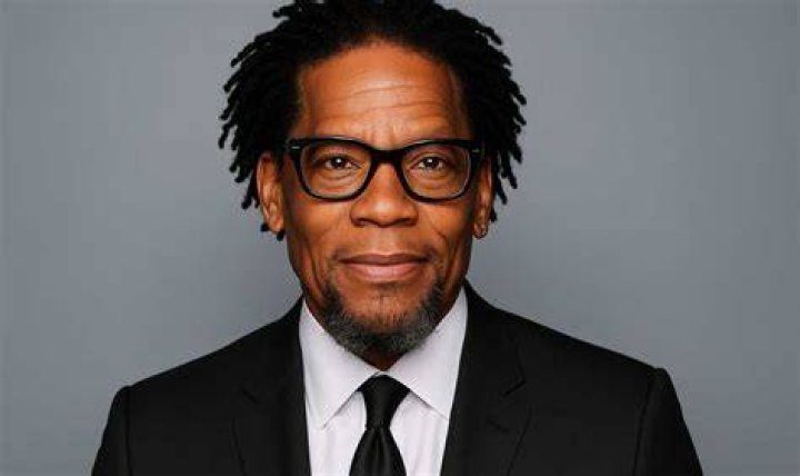 
Dl Hughley Passed Out On Stage, Did He Collapse From Drugs 
