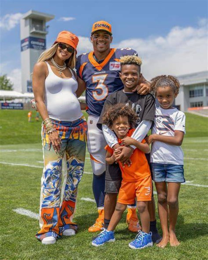 
Does Russell Wilson Have Kids? 