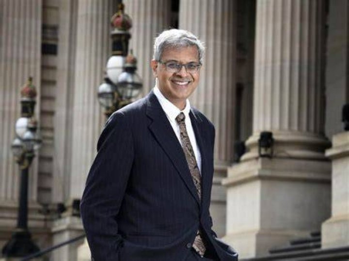 Dr. Jay Bhattacharya Height, Weight, Net Worth, Age, Birthday, Wikipedia, Who, Nationality, Biography