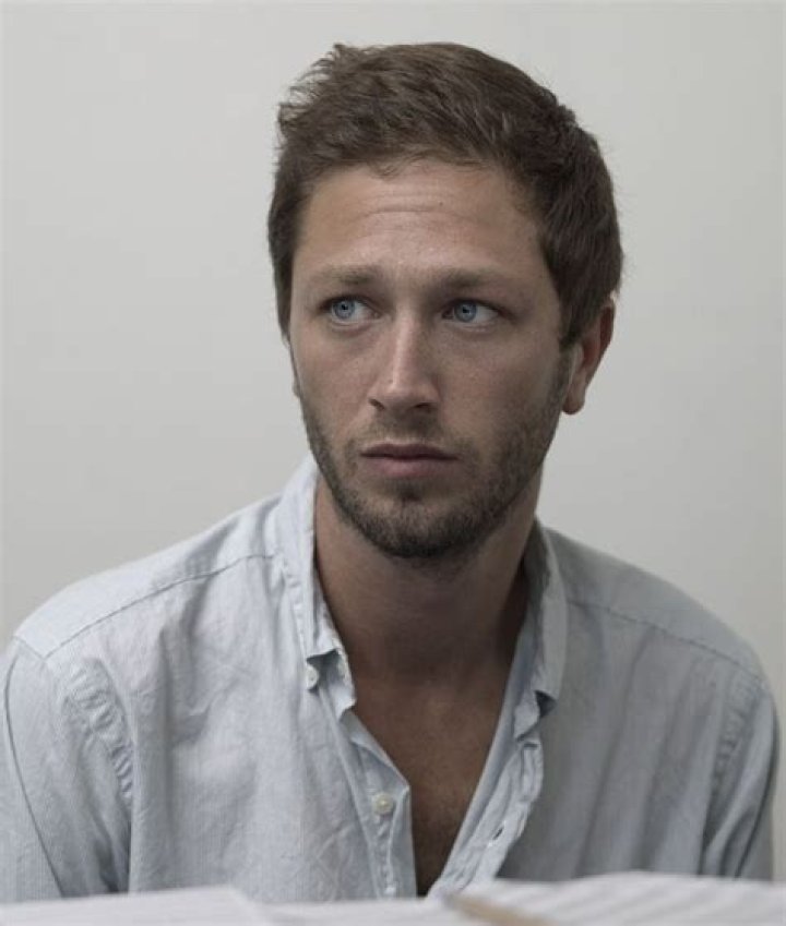Ebon Moss-Bachrach Height, Weight, Net Worth, Age, Birthday, Wikipedia, Who, Nationality, Biography