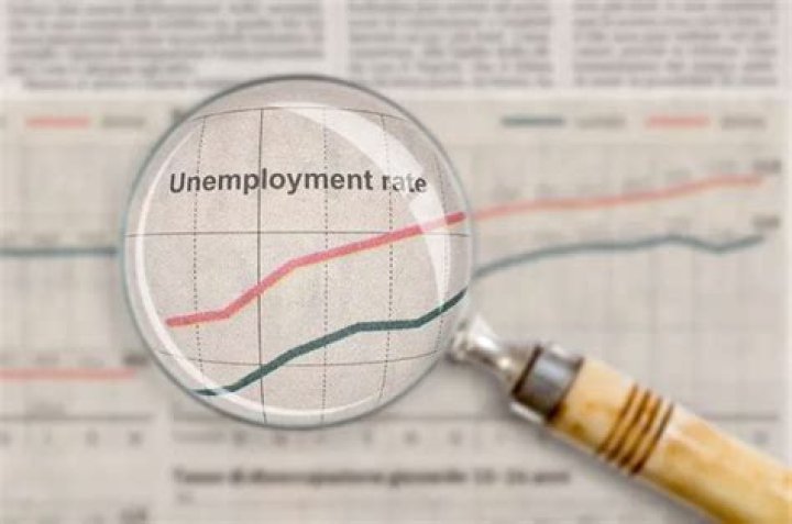 
Economy adds 263K jobs in September, unemployment ticks down 