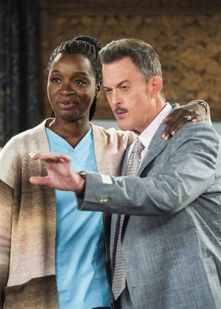 
Folake Olowofoyeku Weight Loss As She Seems Skinny On CBS Series Bob Hearts Abishola 