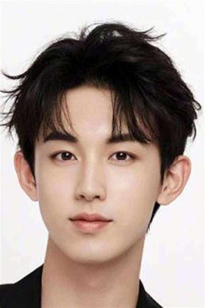 Guo Junchen Height, Weight, Net Worth, Age, Birthday, Wikipedia, Who, Nationality, Biography