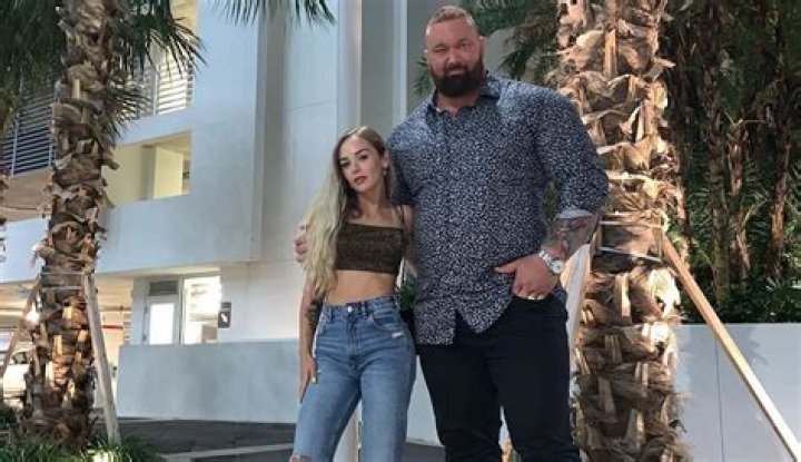 
Here’s The Untold Truth We Know About Hafthor Bjornsson’s Wife, Kelsey Henson 