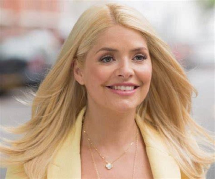 
Holly Willoughby Age, Birthday, Wikipedia, Who, Nationality, Biography 