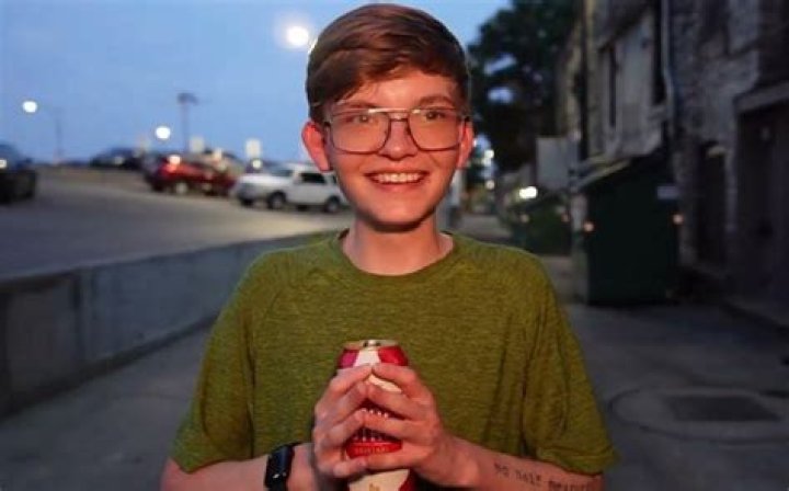 
Is Heath Davis Gay? Age, Height, Net Worth 