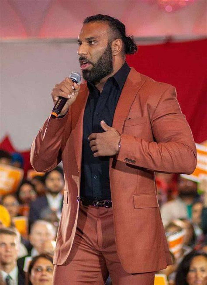 
Is Jinder Mahal Married to Wife? Or Dating a Girlfriend? 