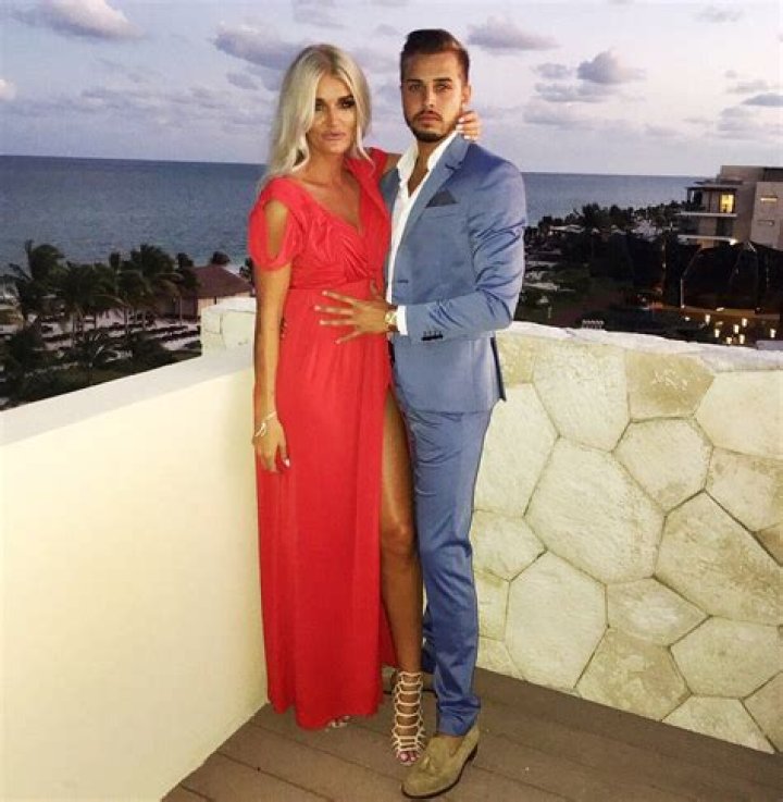 
Is Kaylyn Kyle still Married? Wiki, Age, Kids, Husband, Net worth 