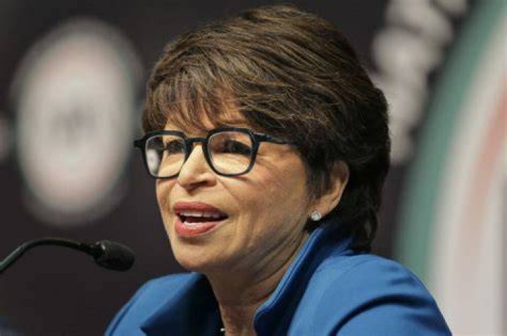 Is Valerie Jarrett Married? Her Bio, Age, Husband, Daughter, Family, Book and Net worth