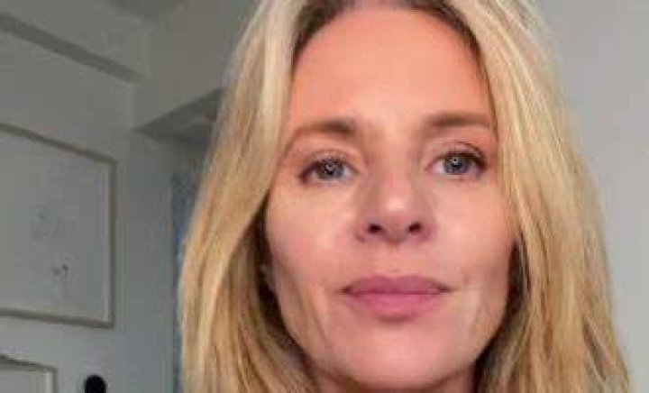 
Jessalyn Gilsig Boyfriend – Who Is She Dating? Age Height & Instagram 