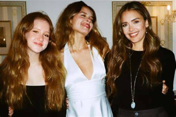
Jessica Alba’s Daughters Haven and Honor Look All Grown Up in Family Photo: ‘GNO with My Besties’ 