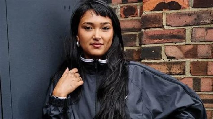 
Joy Crookes Height, Age, Boyfriend, Biography, Wiki, Net Worth 