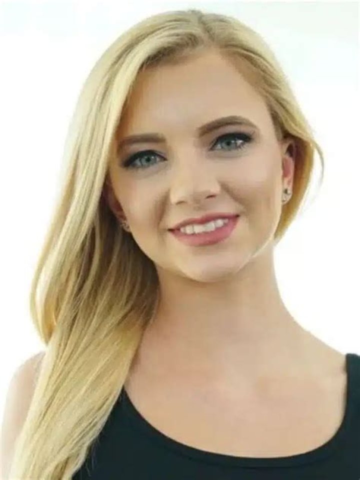 
Kali Barnett Height, Weight, Net Worth, Age, Wiki, Who, Instagram, Biography 