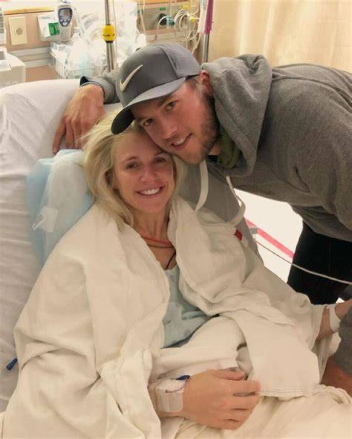 
Kelly Stafford Brain Surgery Health Update 2022 On Matthew Stafford Wife And Cancer Survivor 
