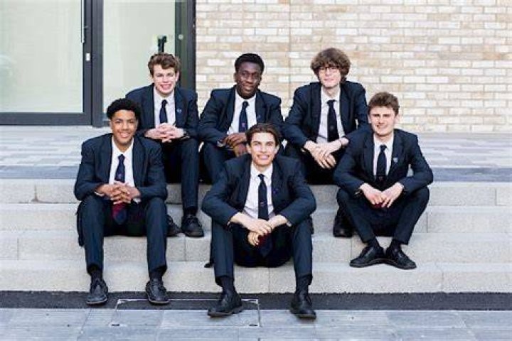 Korean Englishman Grooming Allegations on British Students At Fulham Boys High School