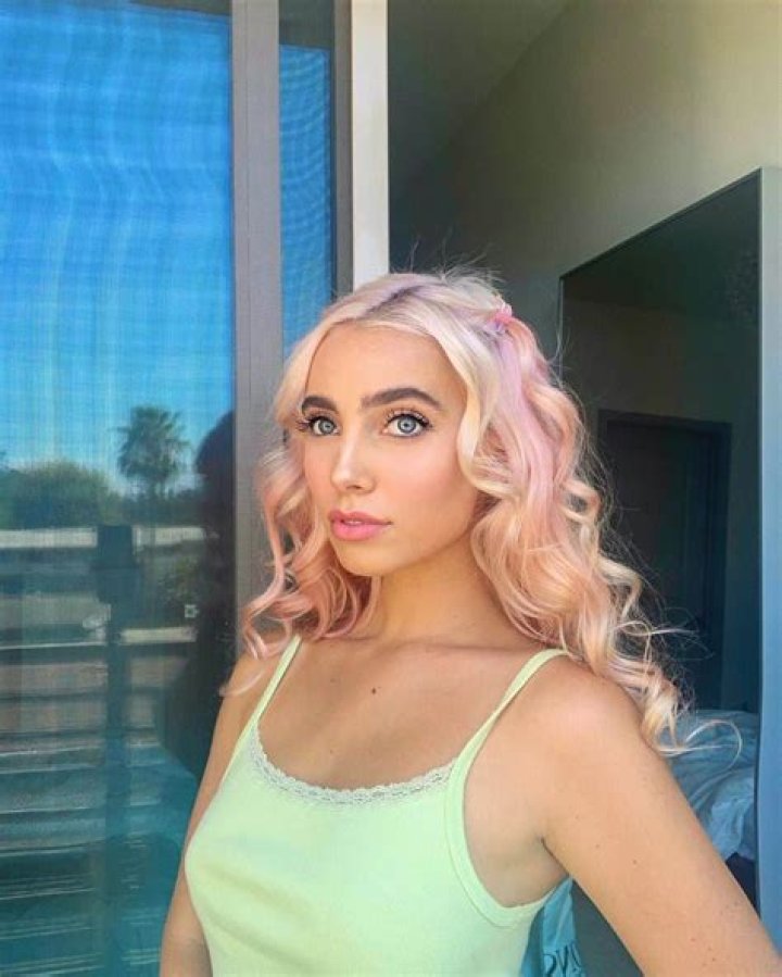 
Lexi Hensler’s Wiki: age, husband. How much she earns on YT? 