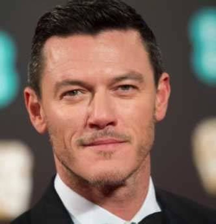 Luke Evans Height, Weight, Net Worth, Age, Birthday, Wikipedia, Who, Instagram, Biography