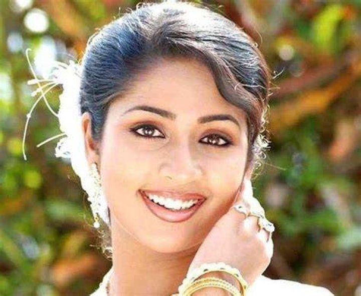 Navya Nair Height, Weight, Net Worth, Age, Birthday, Wikipedia, Who, Instagram, Biography