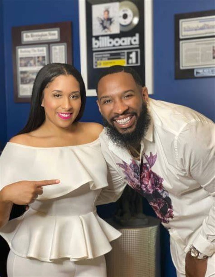 Pastor Mike Jr. is Married to Wife: Lady J. Kids.
