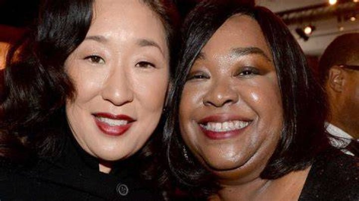 
Sandra Oh Has Sweet ‘Grey’s Anatomy’ Reunion With Shonda Rhimes and Chandra Wilson at 2022 Emmys 