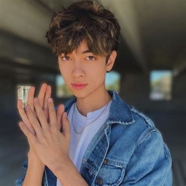 Sebastian Moy Height, Weight, Net Worth, Age, Birthday, Wikipedia, Who, Nationality, Biography