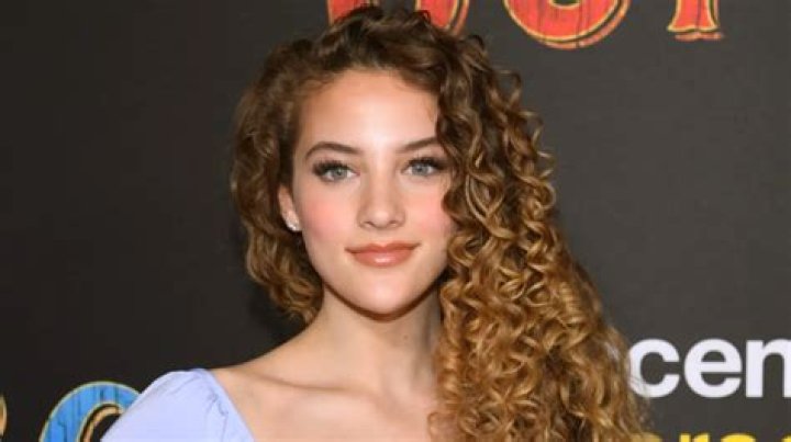 Sofie Dossi Height, Weight, Net Worth, Age, Wiki, Who, Instagram, Biography
