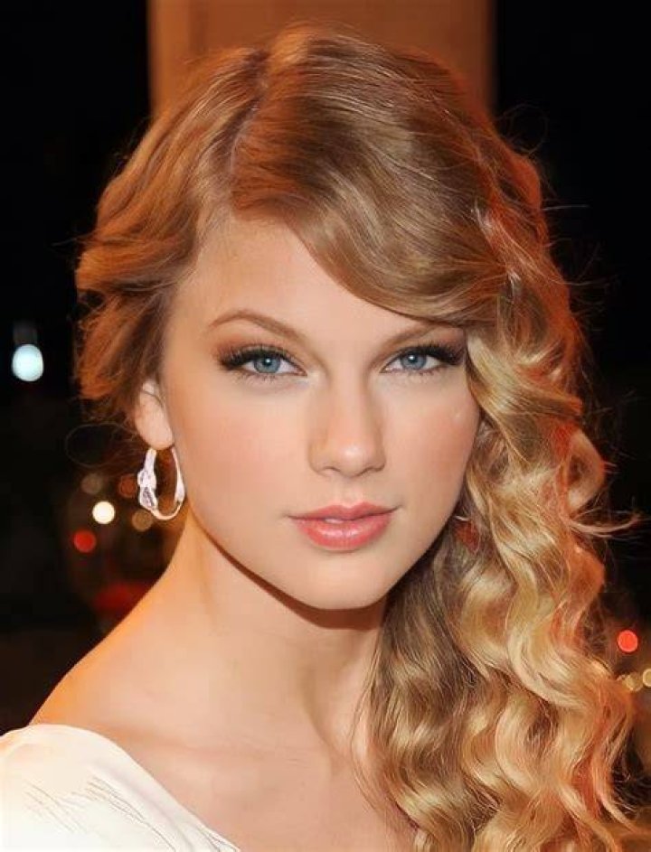 Taylor Swift Wiki, Height, Age, Boyfriend, Biography, Net Worth