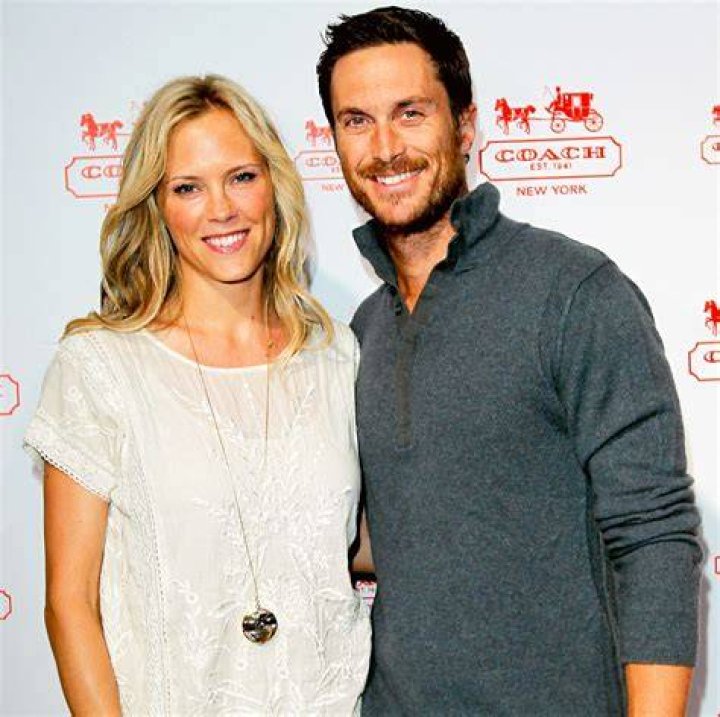 
The Untold Truth Of Oliver Hudson’s Wife – Erinn Bartlett 