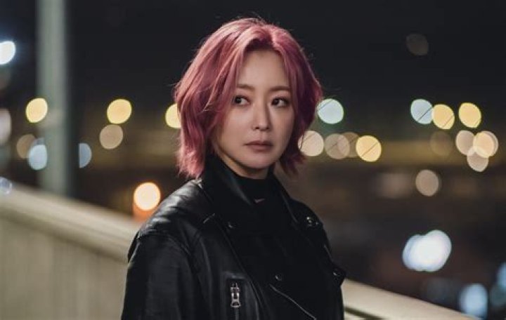 
Tomorrow’s actress Kim Hee-sun is reportedly in talks to lead new thriller drama Gaslighting 