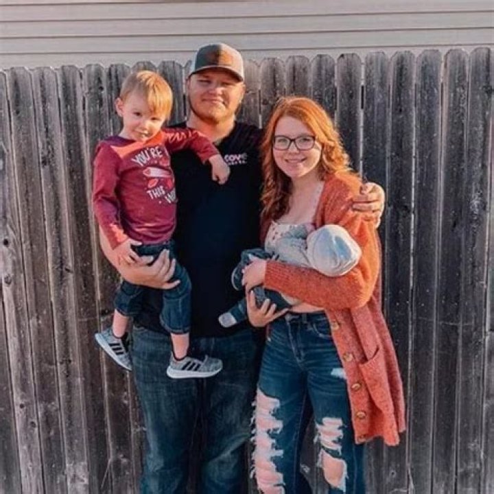 
Twitter Users Accuse Tiktoker Willow Bramley & Husband Of Whooping Their Son Liam 