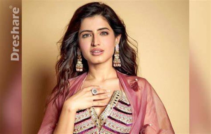 
Vinali Bhatnagar Height, Weight, Net Worth, Age, Wiki, Who, Instagram, Biography 