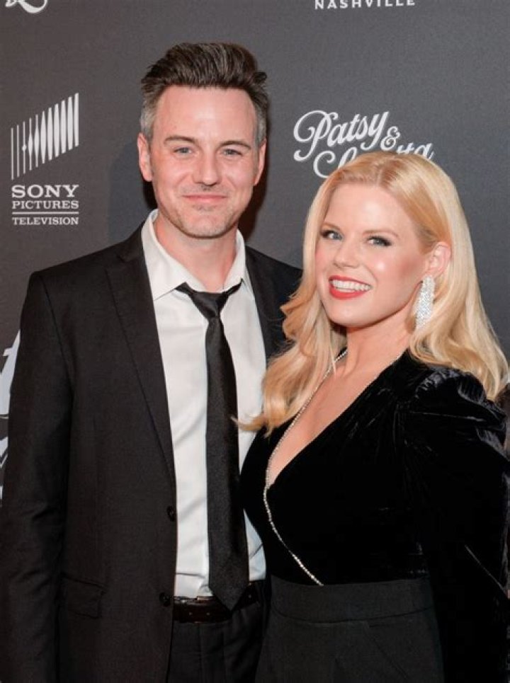 
What Happened To Megan Hilty? Megan Hilty Siister & Brother in Low Diies In Terrible Aircraft Crash 