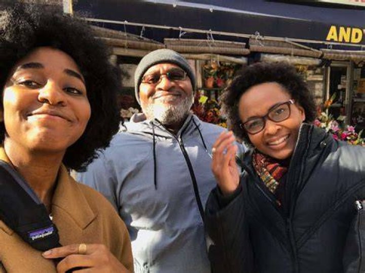 
Who Are Ayo Edebiri Parents? Fans Suggest Her Dad Mom Belongs To Barbados and Nigerian Origin 