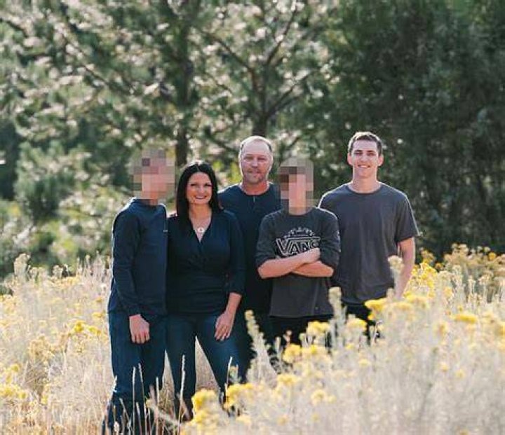 
Who are Duncan Robinsons Parents? Duncan Robinson Biography, Parents Name, Nationality and More 
