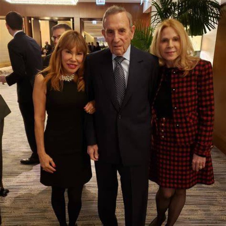
Who are Lori Greiner Parents? Lori Greiner Biography, Parents Name and More 
