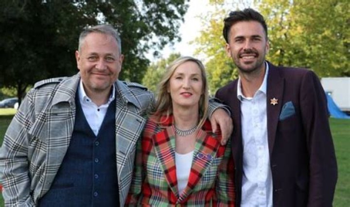 
Who Is Bargain Hunt & Flog It’s Caroline Hawley Married To? Husband John Hawley and Children 