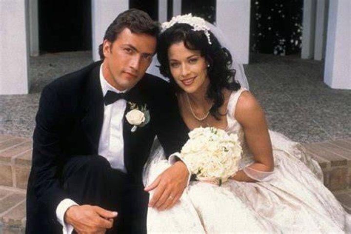Who is Brooke Langton? Husband, Net Worth, Family, Wiki