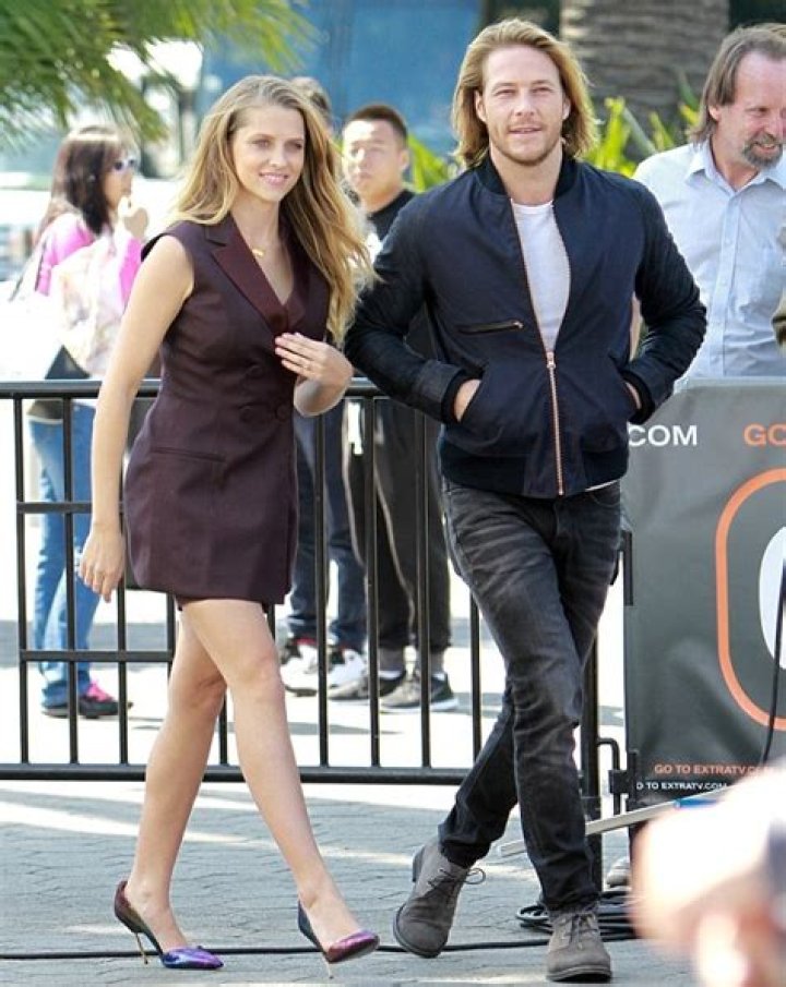 Who Is Luke Bracey’s Girlfriend In 2022? Relationship & Dating Life