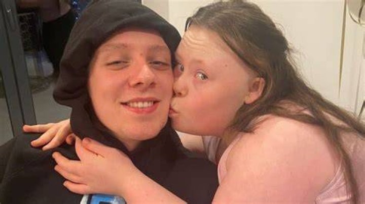 
Who Is Rapper Aitch’s Sister Grace Armstrong aka Gracie “G”? She Has A Twin “Hats” 