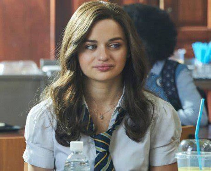 
Who Plays Elle in The Kissing Booth? How Old is Elle in The Kissing Booth? 